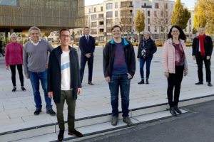 SPD-Kandidaten für den Ortsbeirat Kalbach-Riedberg (von links nach rechts) Gabriele Mosbrugger, Matthias Jakob, Sven Moulden, Mohamed Bachouchi, Daniel Mietzschke, Sabrina Geller, Susanne Kassold und Wilhelm Ungeheuer (nicht auf dem Bild: Amtul Basit Ahmad, Rodney Höllstin, Joachim Diesner und Kurt Mathé)